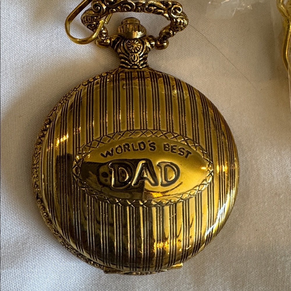 World's best Dad pocket watch with chain pewter case 3 hand movement white dial - Picture 2 of 8